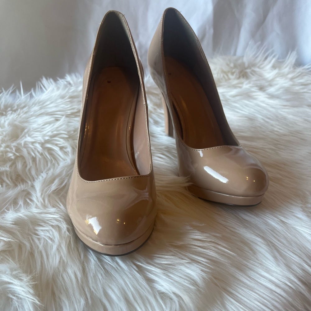Tan comfortable pumps